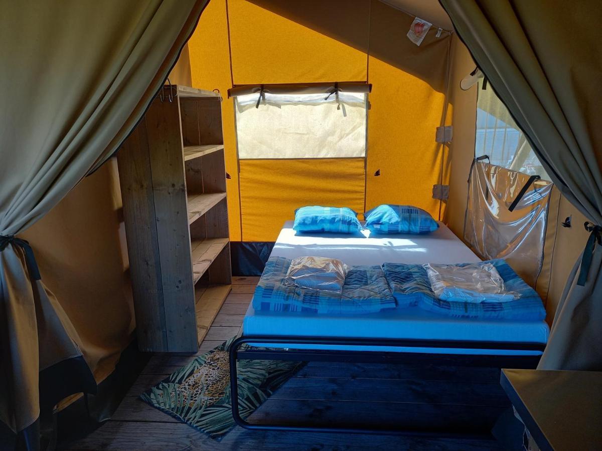 Comfort Safaritent 6 Pers En Mini Camping Zwiggelte Bagian luar foto